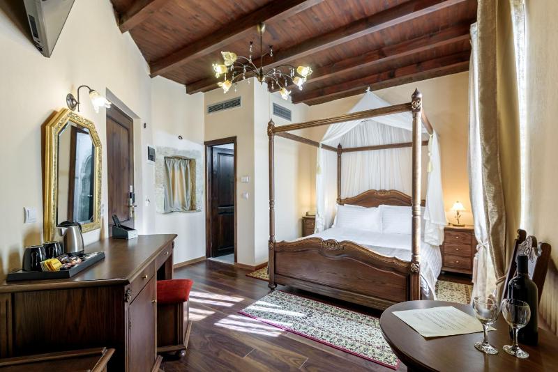 Double Room image 1