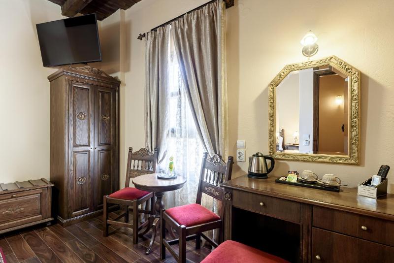 Double Room image 3