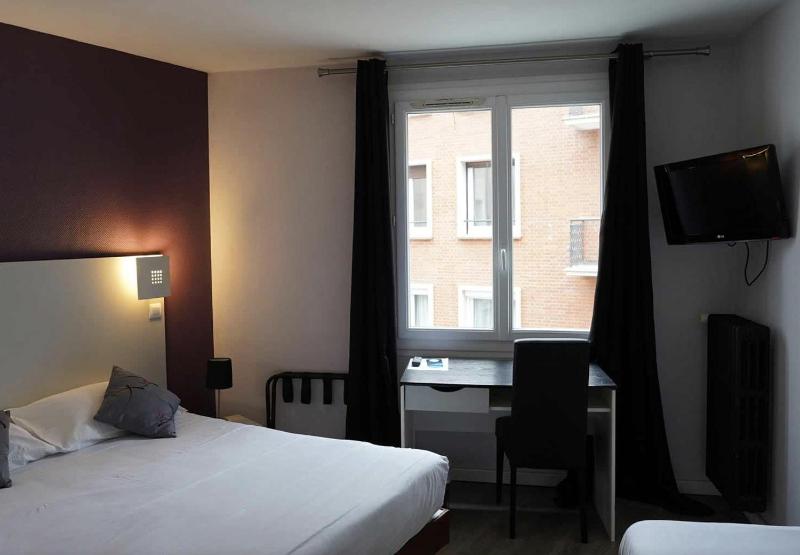 Standard Double Room image 2