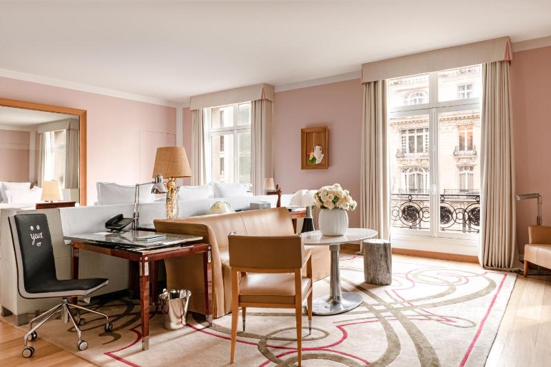 Gallery King Suite image 4