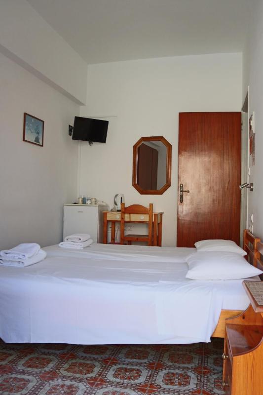 Twin Room image 2