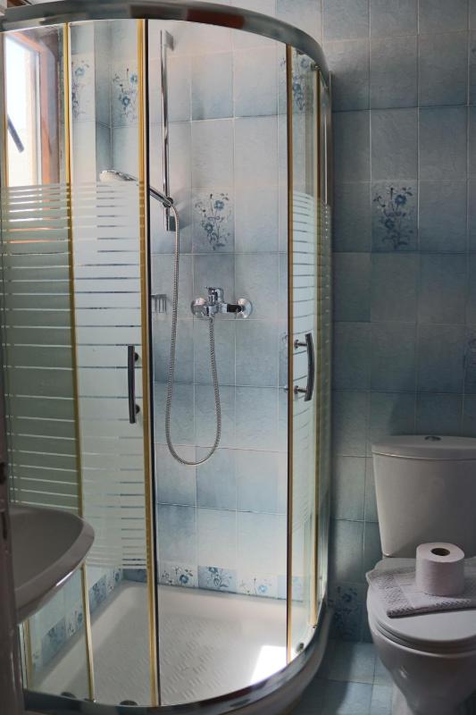 Twin Room image 4