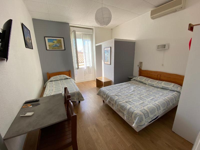 Triple Room with External Bathroom image 1
