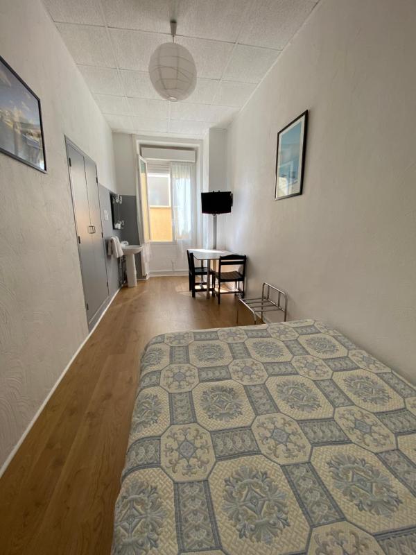 Double Room with external bathroom image 1