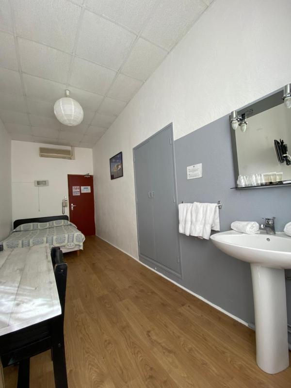 Double Room with external bathroom image 3