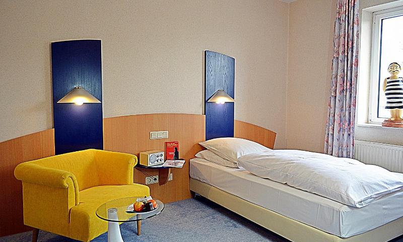 Large Single Room image 1