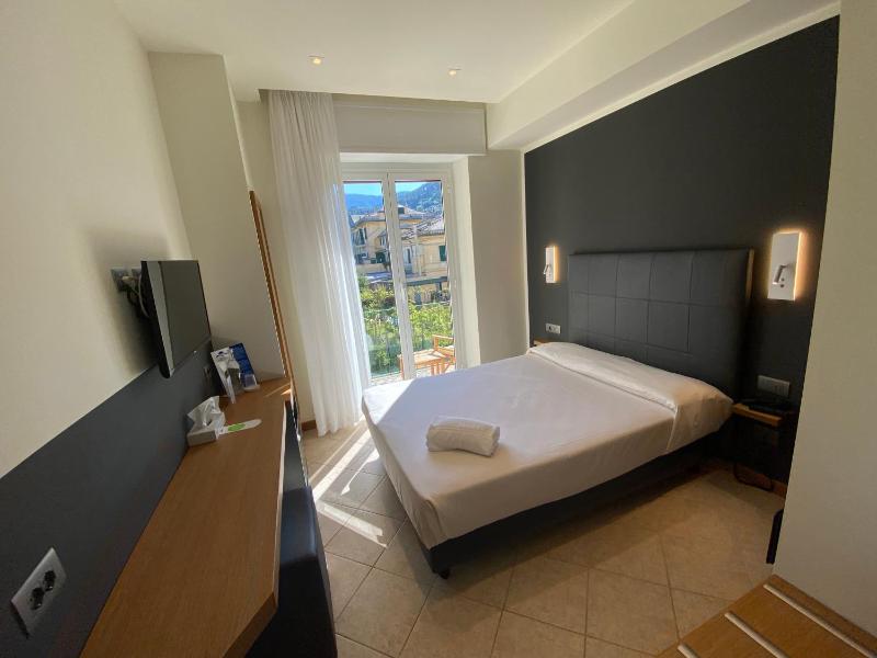 Hotel Garden - image 7