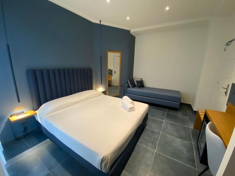 Triple Room with Balcony image 1