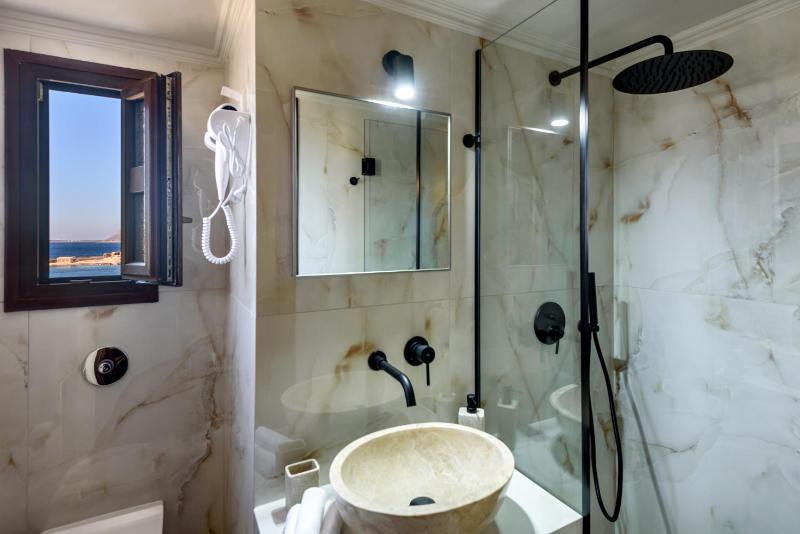 Double Room image 2