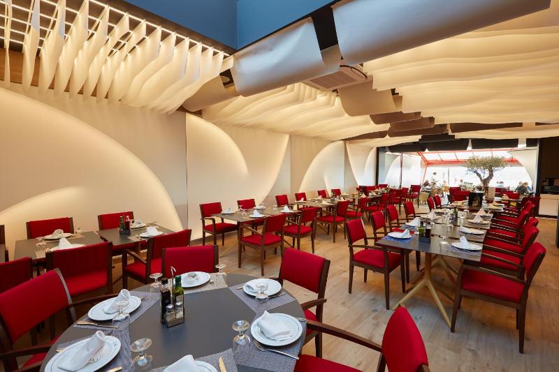 One-Bedroom Apartment (2 Adults + 2 Children) image 2