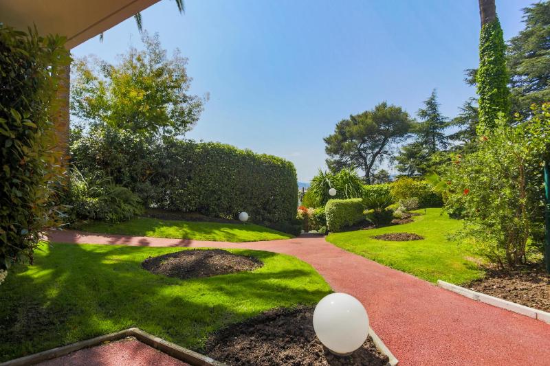 Studio A/C La Californie with patio by Olidesi - image 13