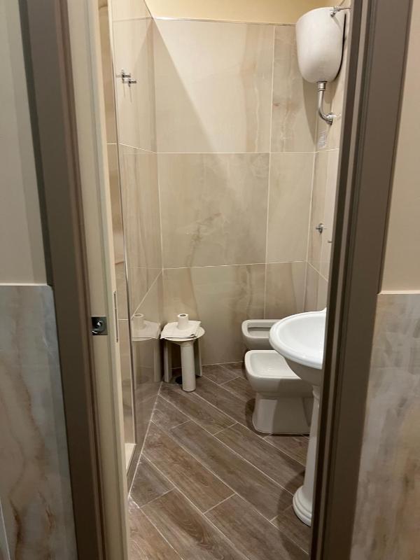 Double Room image 2