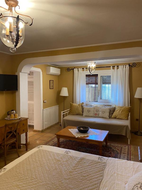 Double Room image 3