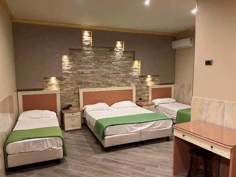 Quadruple Room image 1