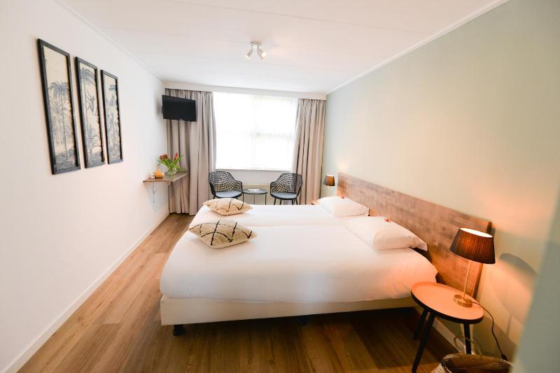 Double Room with Private Bathroom image 4