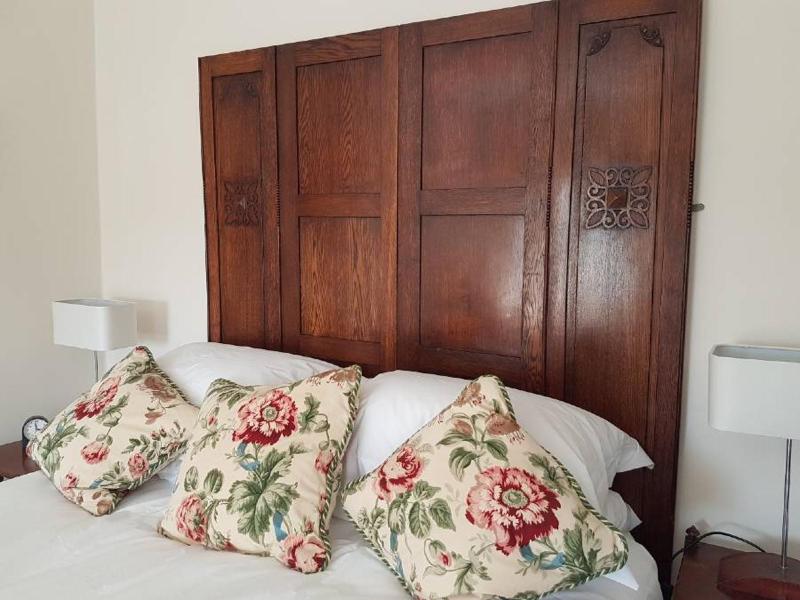 Deluxe King Room image 1
