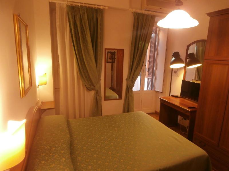 Classic Quadruple Room image 4