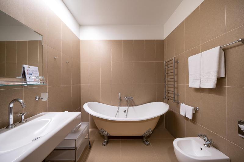 Double Room with Spa Access image 4