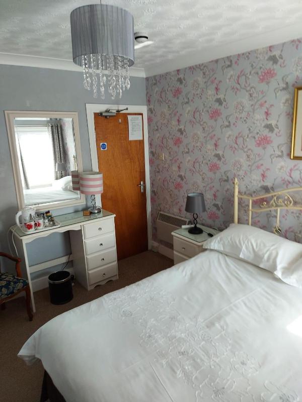 Double Room image 3