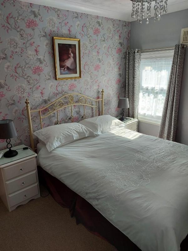 Double Room image 1