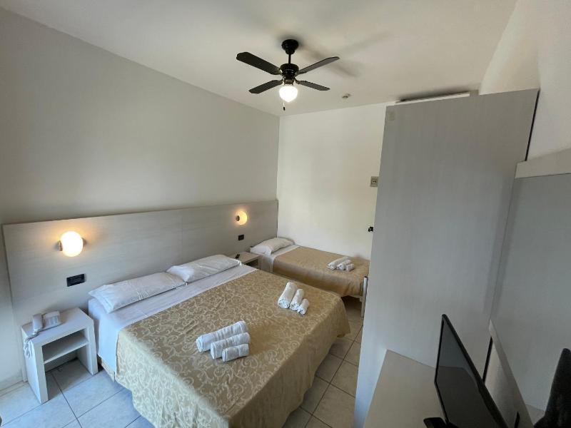 Basic Triple Room image 1