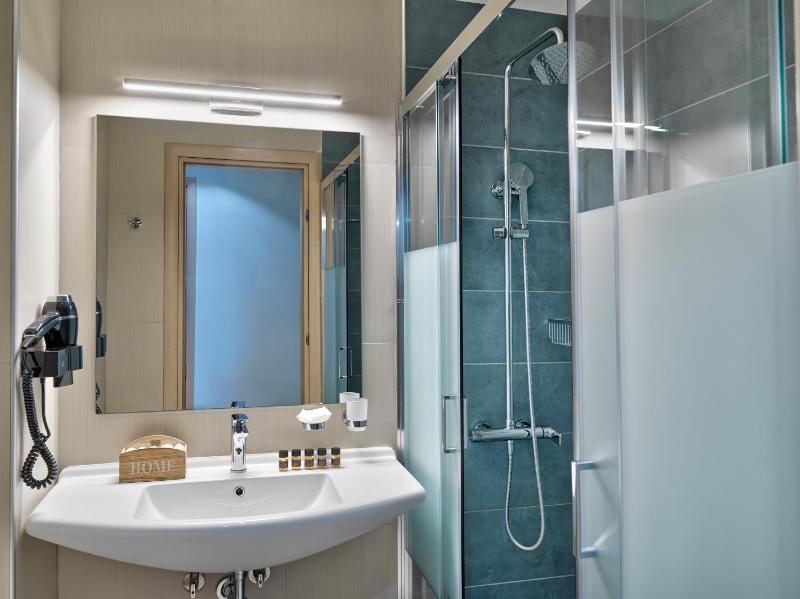 Superior Double Room with Balcony image 1