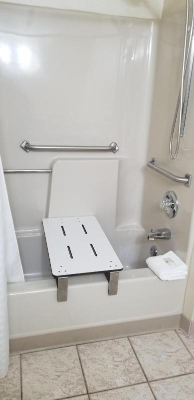 Queen Room - Accessible/Non-Smoking image 3