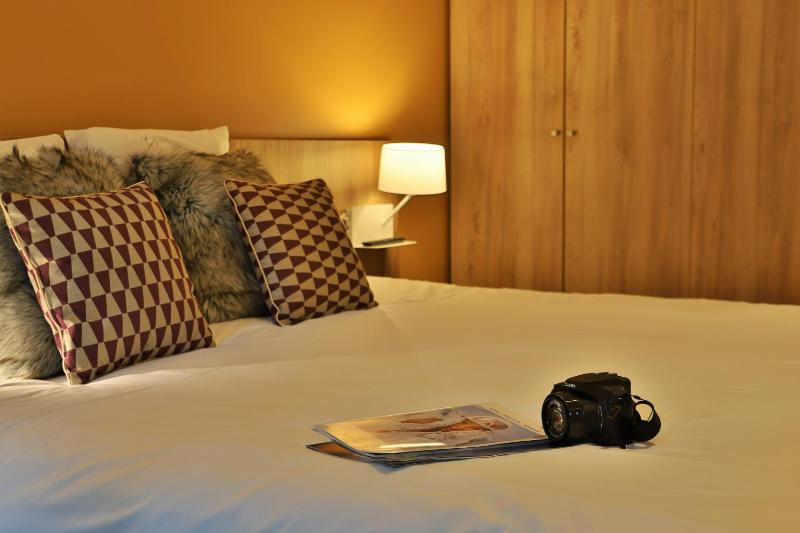 Double Room with Extra Bed image 3