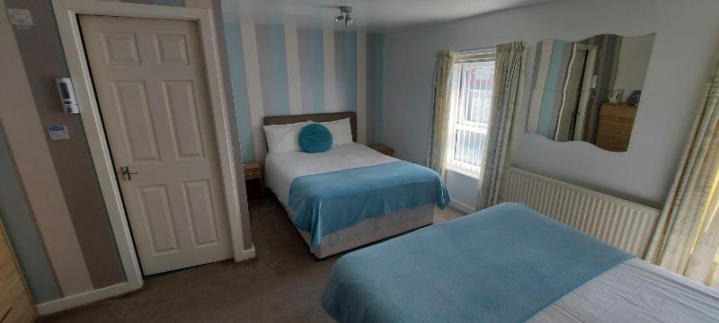 Family Room image 3