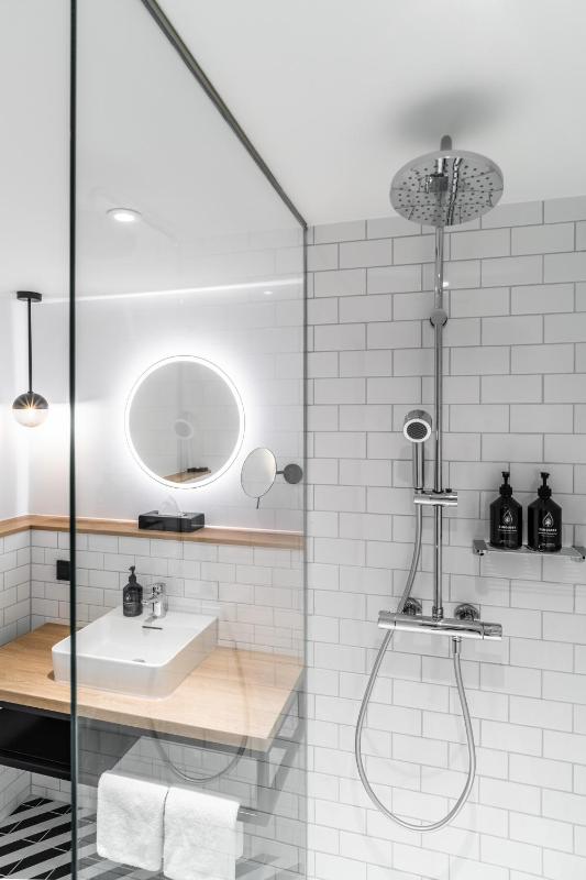 Single Room image 3