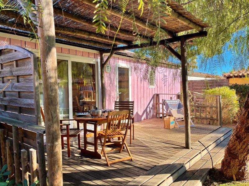Three-Bedroom Mobile Home with Air-Conditioning image 1