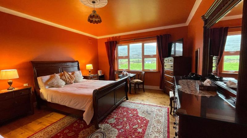 Deluxe Triple Room image 1