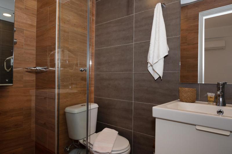 Double Room with Balcony image 2