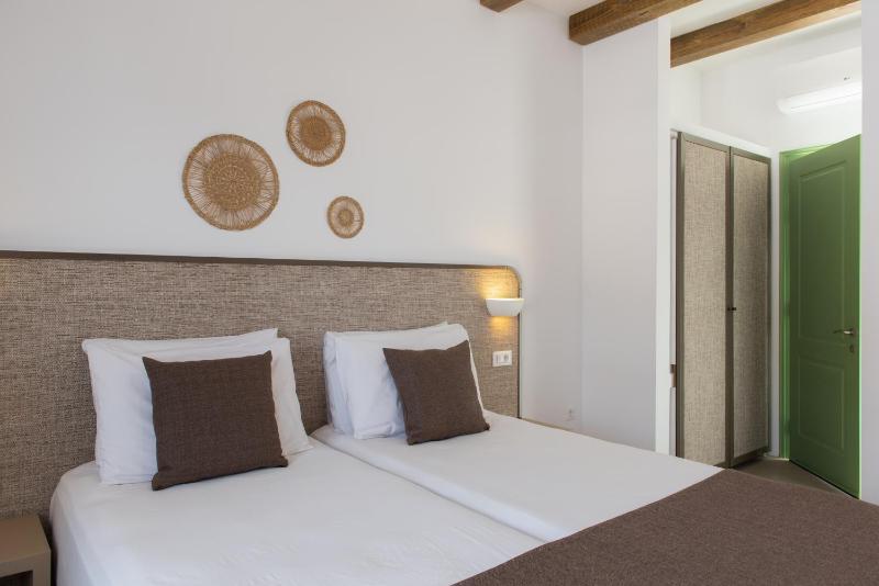 Twin Room with Sea View image 4