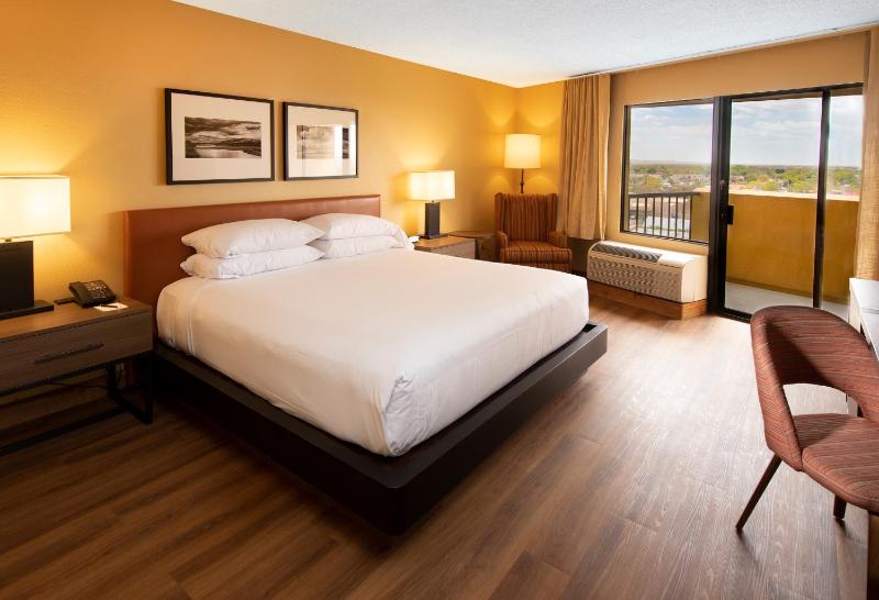 King Room with Balcony image 1