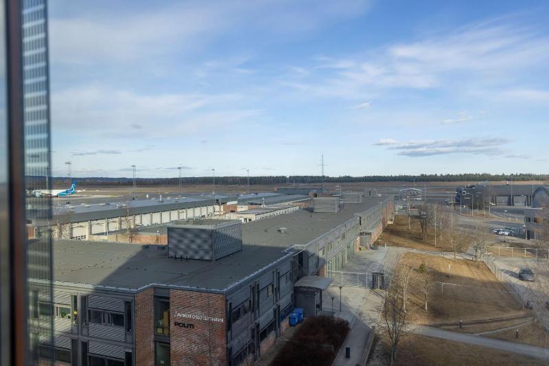 Superior Room with Runway View image 4