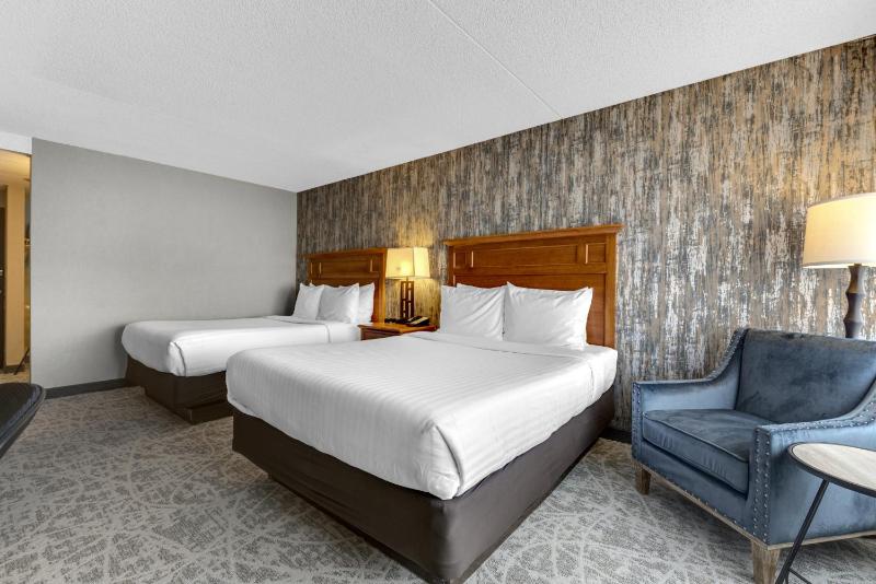 Deluxe Queen Room with Two Queen Beds - No pets image 1