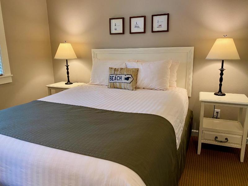 Accessible Queen Suite with Sofabed, 1st Floor, Non - Pet image 3