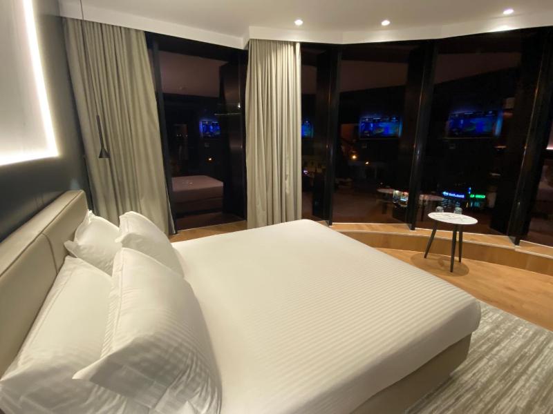 Deluxe Triple Room image 3