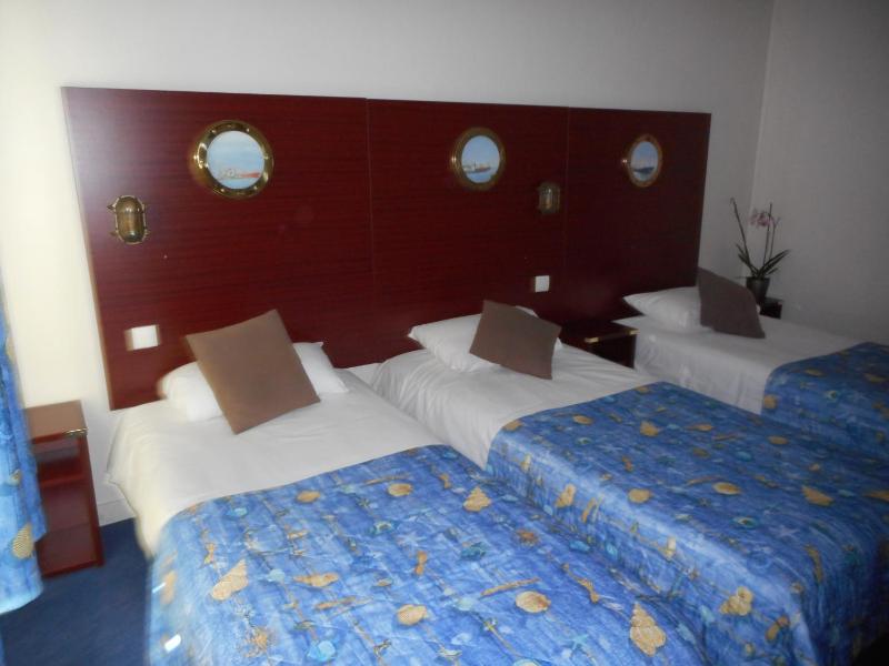 Family Room (3 Adults) image 3