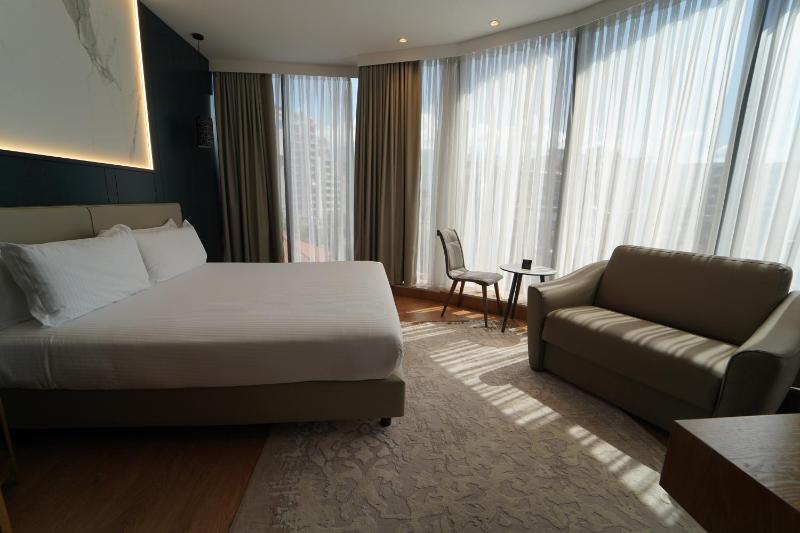 Deluxe Triple Room image 1