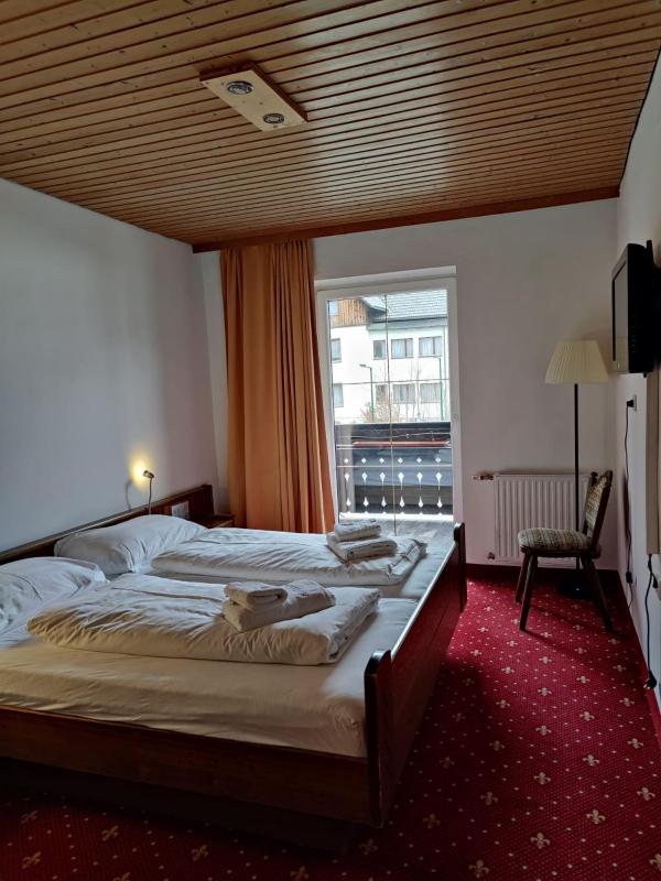 Double Room with Balcony image 3