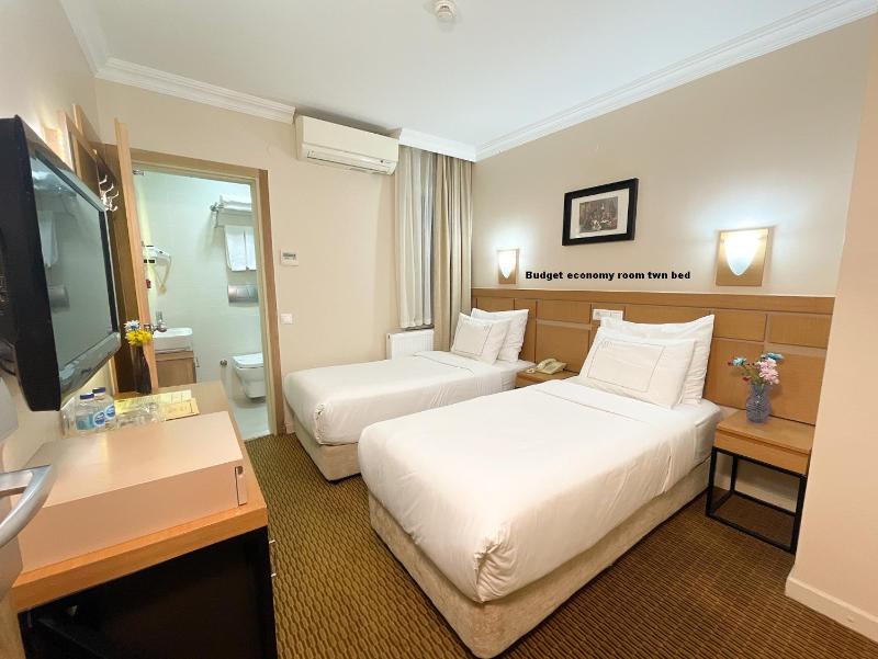 Twin Room image 2