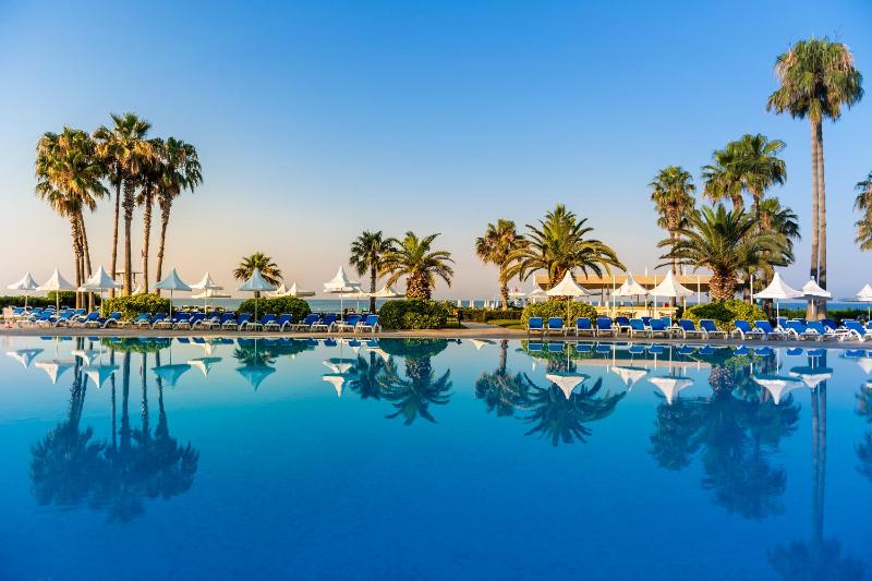 Deluxe Double Room with Sea View image 4