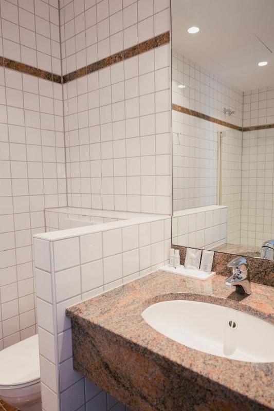 Comfort Double Room (bed size 180cm) image 4