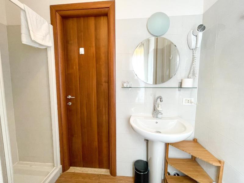 Superior Double Room with Garden View image 4