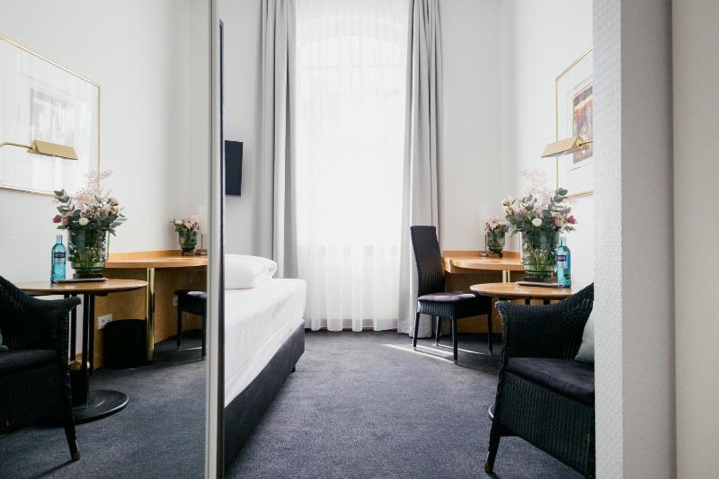 Standard Single Room image 3