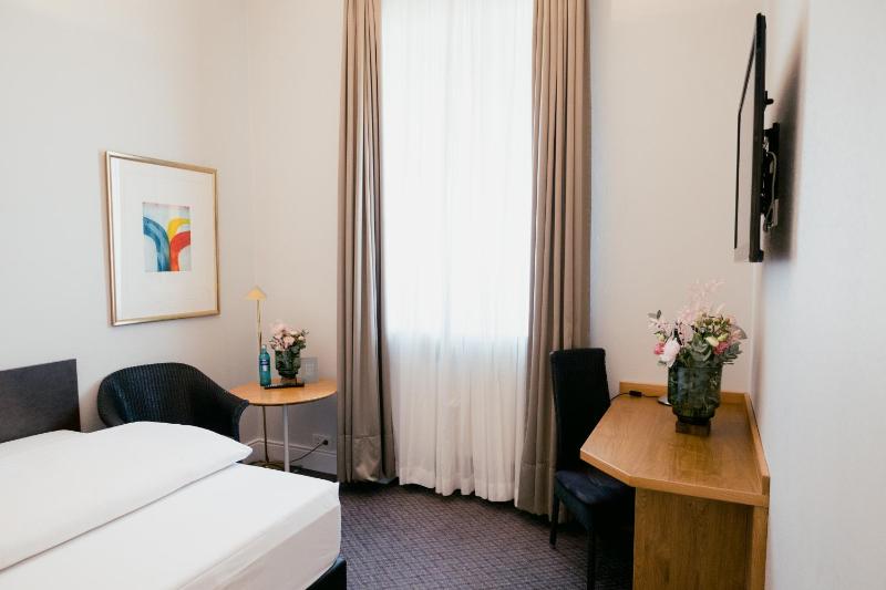 Standard Single Room image 4