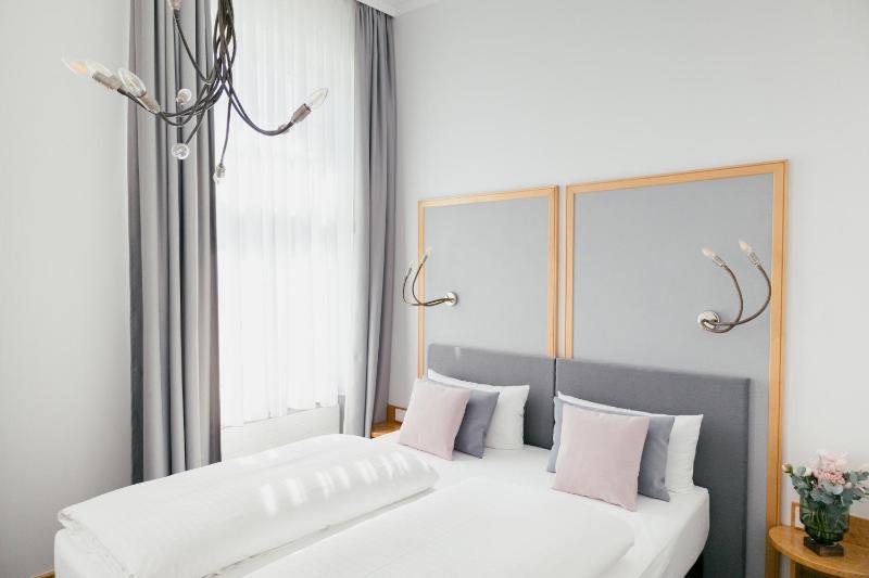 Standard Double Room (bed size 160cm) image 4