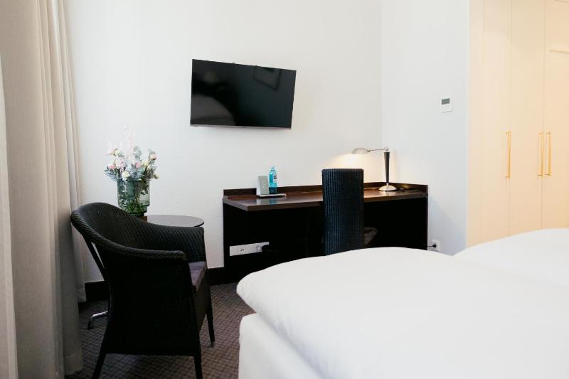 Standard Double Room (bed size 160cm) image 3